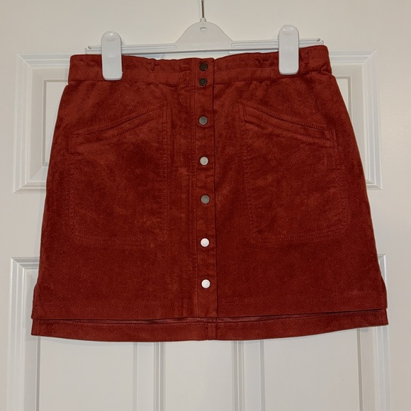 BCBGMAXAZRIA Red Orange Faux Suede Button Down Skirt Size M - Picture 4 of 5